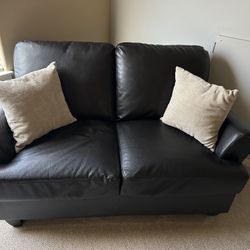 Loveseat In Perfect Condition 