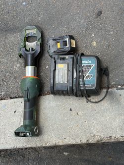 Gator cable cutter with battery charger