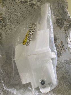 Reservoir Assy Wiper shield Washer Hyundai Tucson 2016