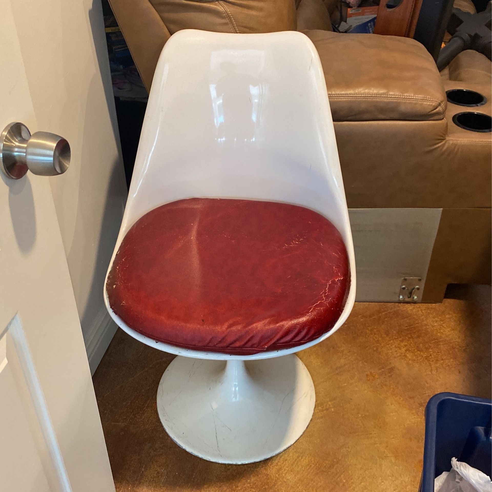 Swivel Chair 