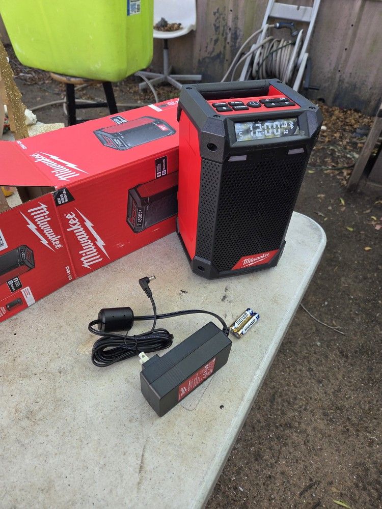 🎄🎉🎈radio 12v Brand New Tool Only $80 Firme Pick Up Only Área Jersey Village 77O41