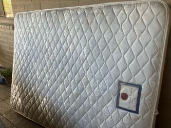 Sterns and Foster Queen size mattress