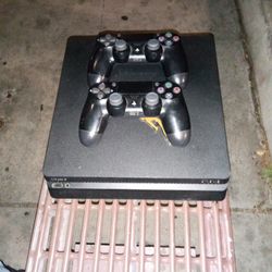 PlayStation 4 Slim 