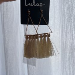 Lulu’s Dangle Beige Earrings