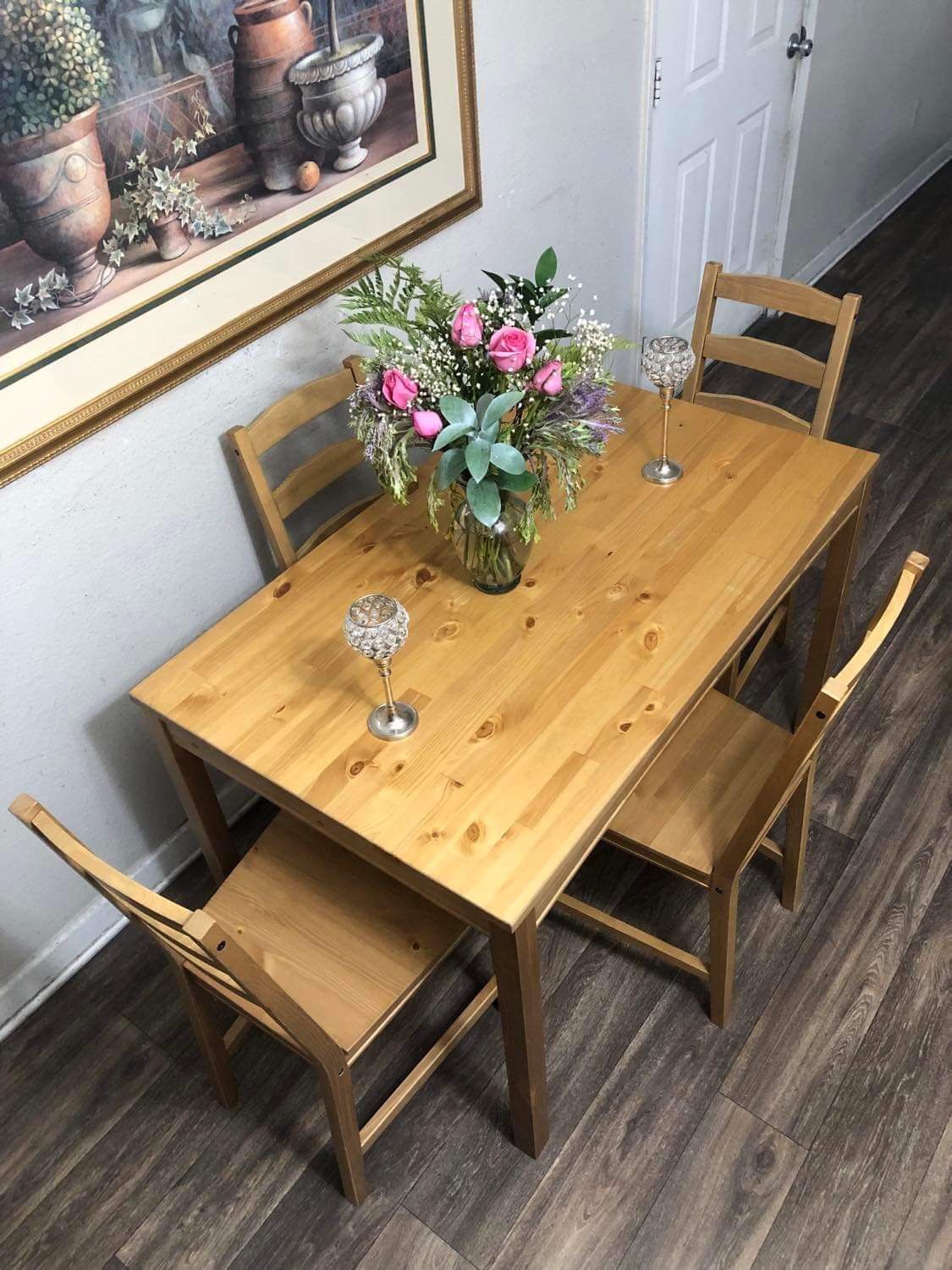 Like New Kitchen Dining Table Set With 4 Chairs 