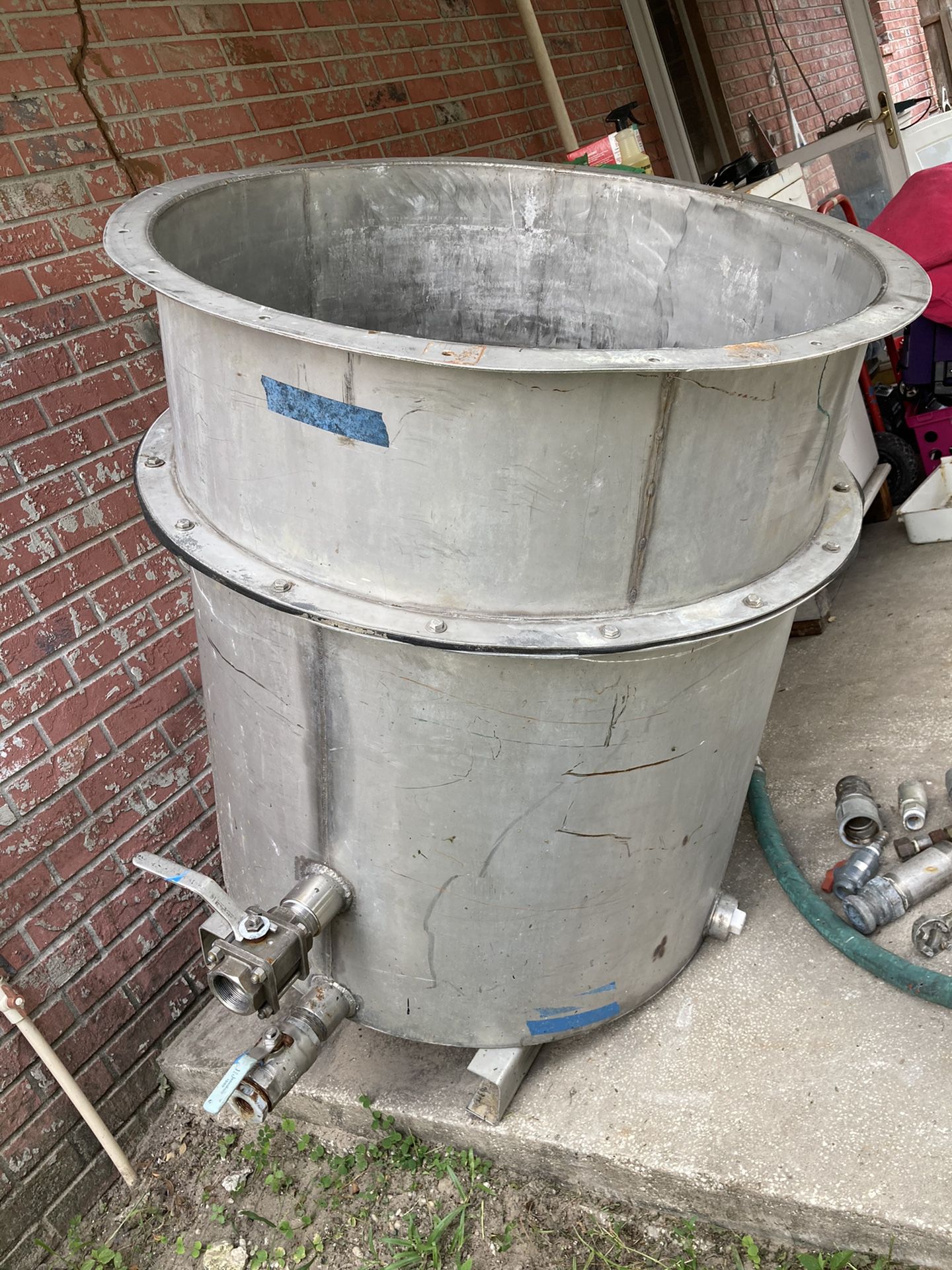 Model 150 Gallons Stainless Steel Tank, plus all the fittings and valves are too.