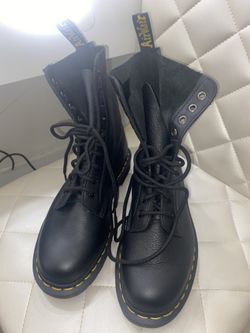 Dr. Martens Unisex- Adult Combs Leather Fashion Boot