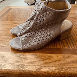 Girl Shoes Size 4