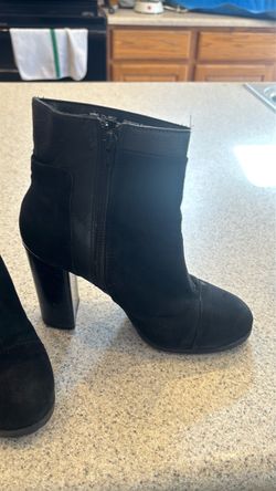 Juicy Couture Black sued  Boot 7.5 need cleaning