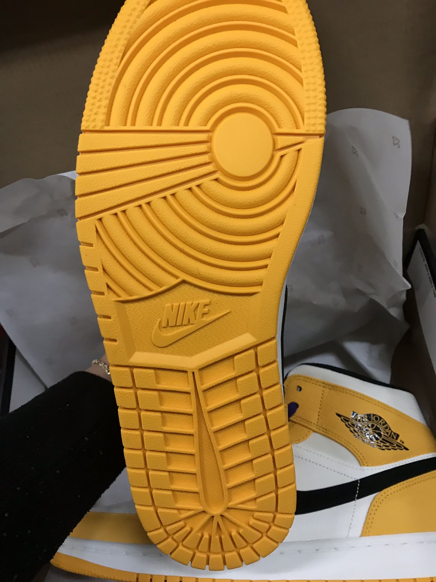 Laker 1s