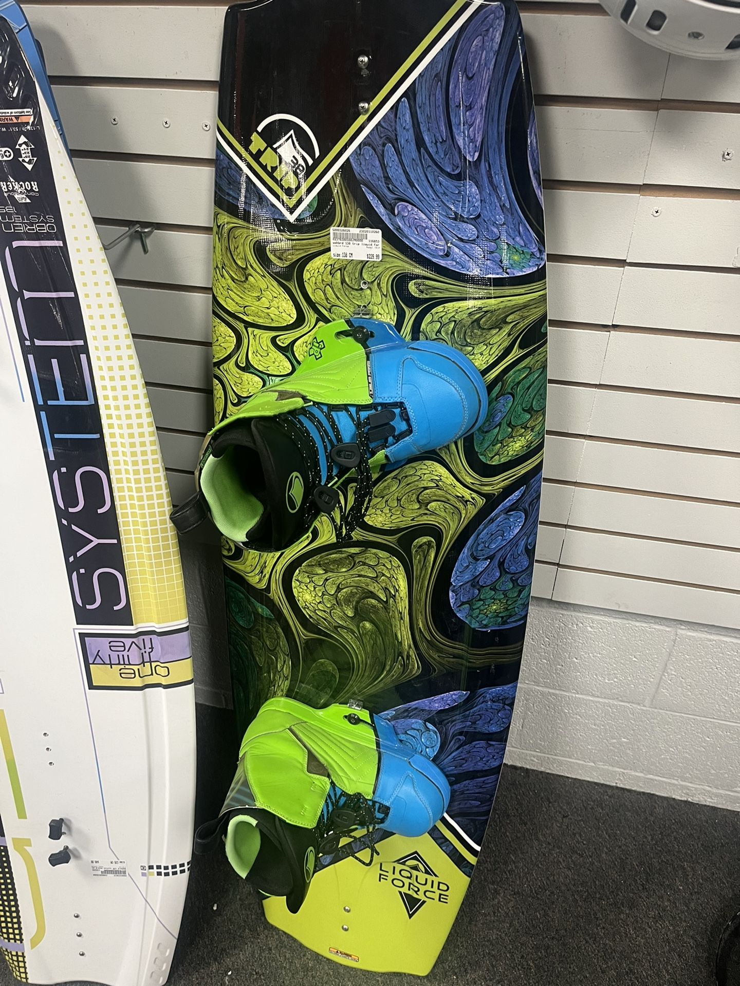 Liquid Force 138 Trip Wakeboard With Bindings