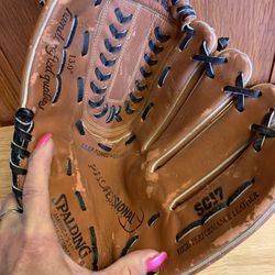 Spalding Baseball Glove 13 Inch