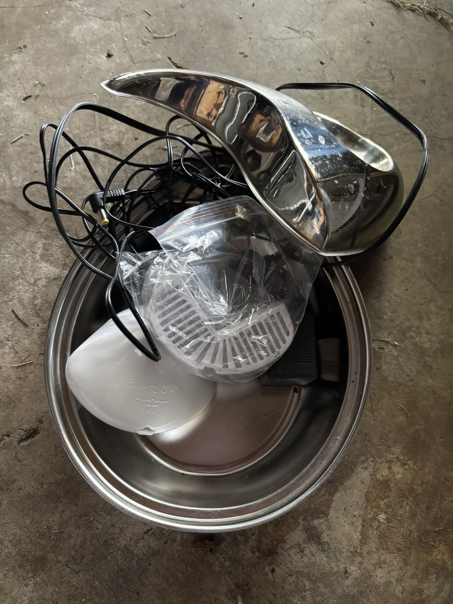 Pet Fountain Metal Fountain Water Dispenser