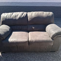 Loveseat 