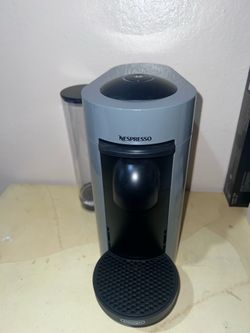 Nespresso machine  / COFFEE MAKER like new