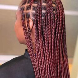 Medium/small Knotless Braids 