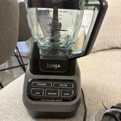 Ninja Professional Blender 1000W – Works Perfect + Extra Parts