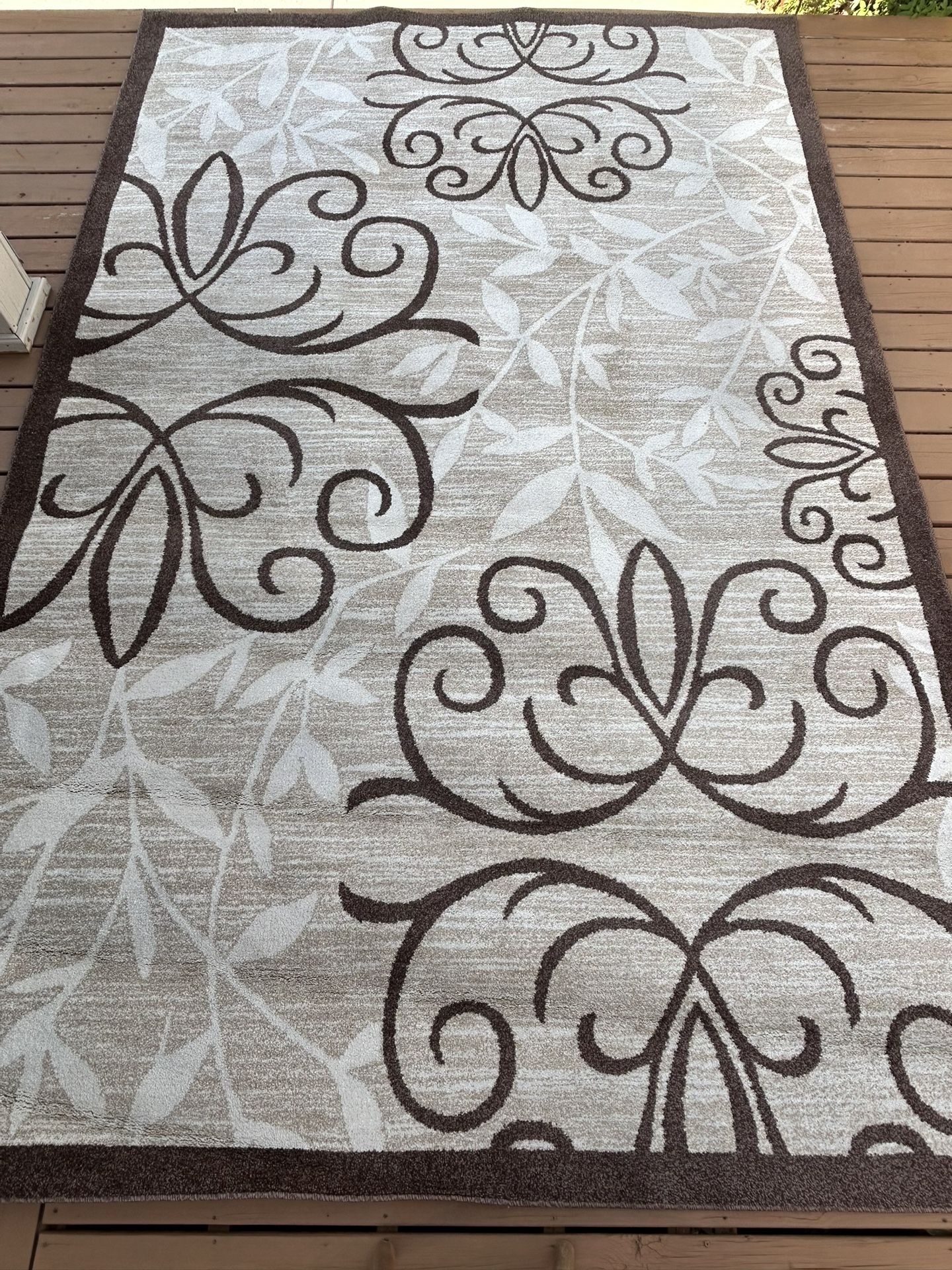 7’10”x 12’ Area Rug