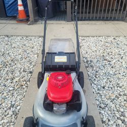 Lawnmover Honda Commercial Push In Excellents Conditions 