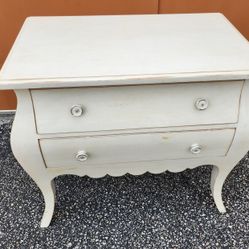 Top Of The Line Robb & Stucky Bombay End Table