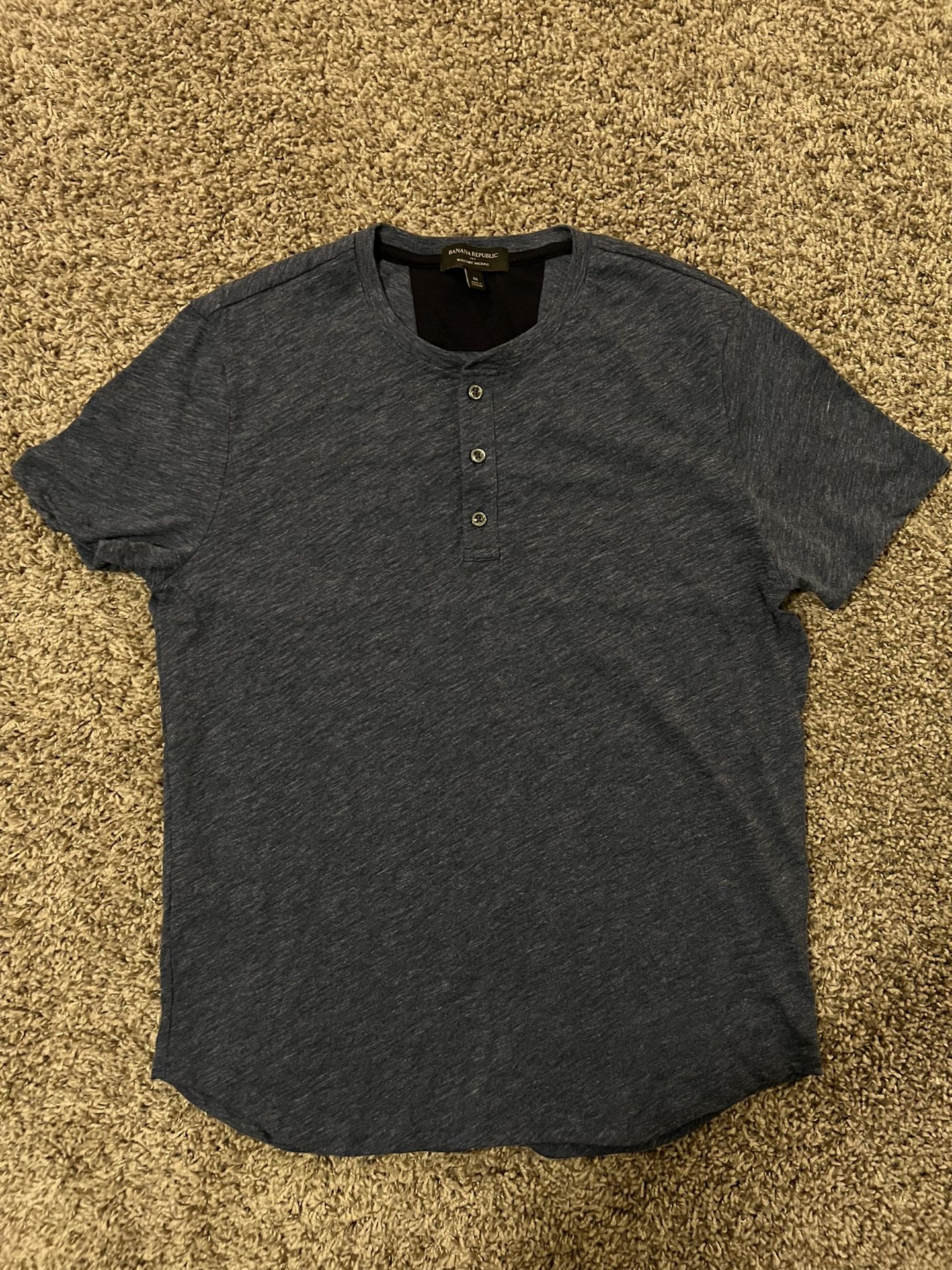 Banana Republic Men’s Medium Blue Button T-Shirt