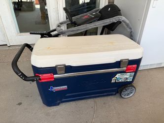 Igloo 110 QT Wheeled Cooler – Texas Edition