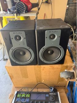 M-Audio Studiophile BX5a speakers