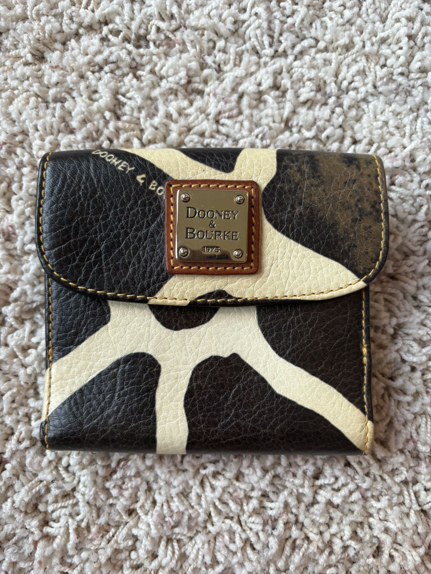 Dooney & Bourke Leather Giraffe Print Bi-Fold Wallet Card Holder