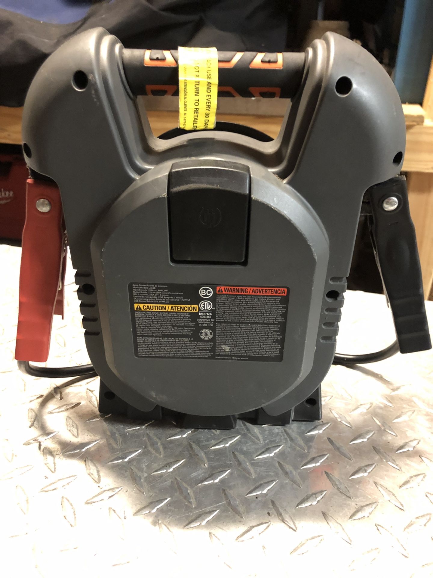 Jump starter Black + Decker 300A for Sale in Concord, CA OfferUp