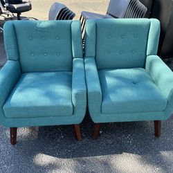 Teal / Turquoise Sitting Chair