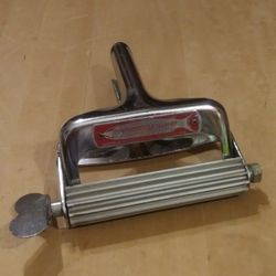 Vintage fish Skinner
