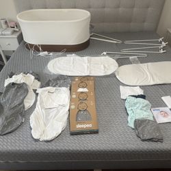 SNOO Smart Sleeper Bassinet + Accessories – Excellent Condition