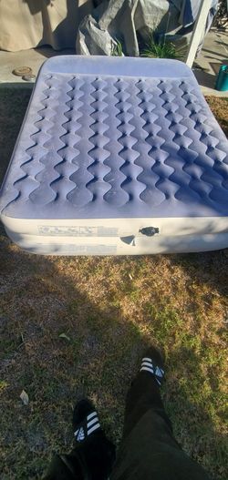 Queen airbed . great shape