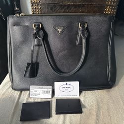 Black Prada Galleria Saffiano Leather Bag