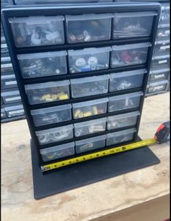 HANDYMAN HARDWARE ORGANIZER (MISC ITEMS INCL)