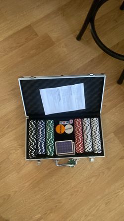 Poker chips in metal case