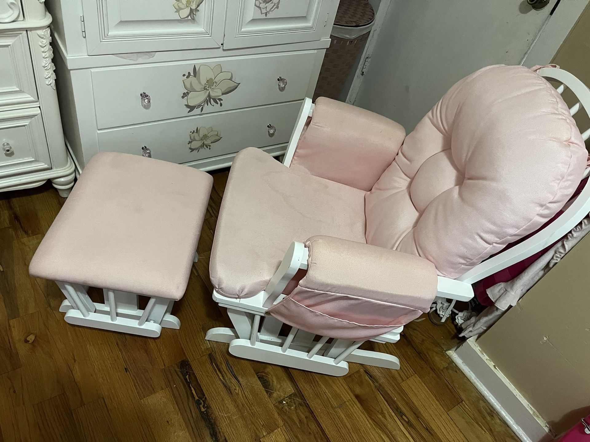 Storkcraft Hoop Glider Nursery Rocking Chair and Ottoman
