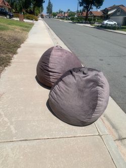 FREE Memory Foam Bean Bag Style Chairs GRACEFIELD WAY RIVERSIDE 92506