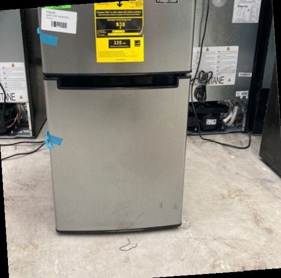Magic Chef 3.1 cu. Mini Fridge Hmdr310se