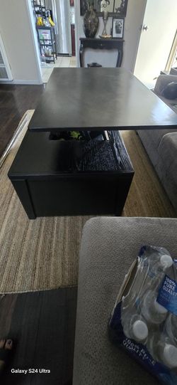 Table. With Lifter