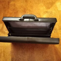 VINTAGE SAMSONITE QUANTUM LEATHER BRIEFCASE BLACK