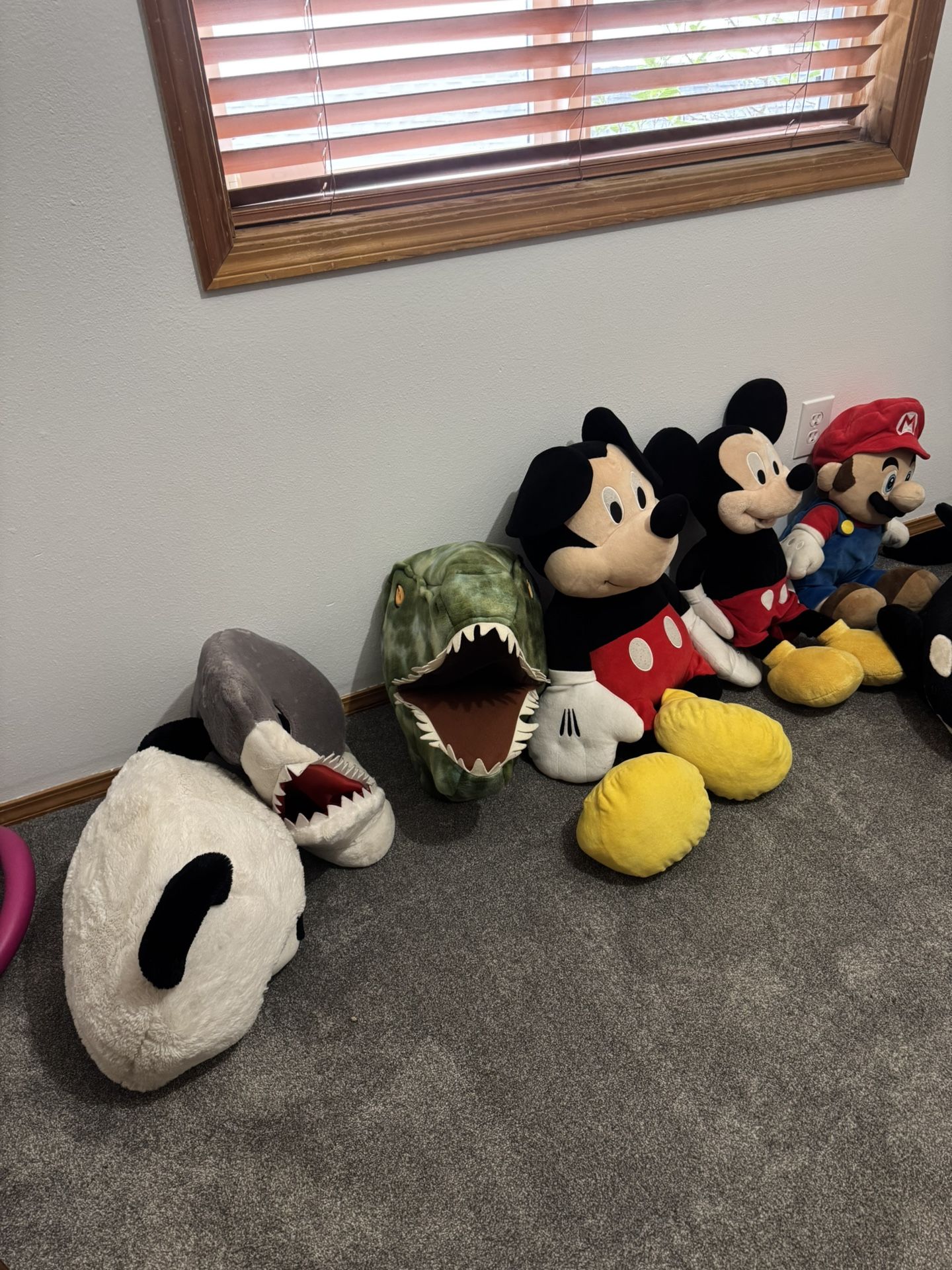 FREE VARIETY OF STUFFED ANIMATION AND ANIMALS