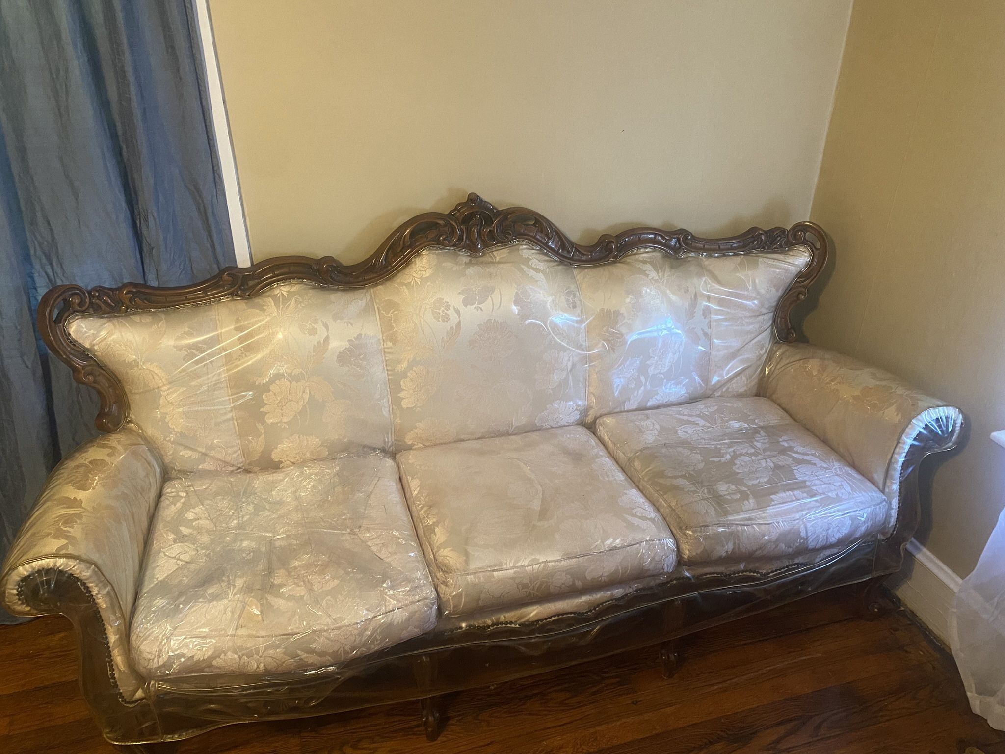Sofa in Plastic- Antique