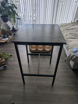 VASAGLE High-Top Table – Rustic Brown & Black