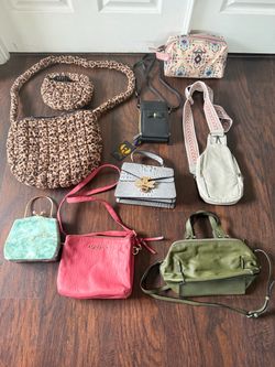 Women’s crossbody and more 👜