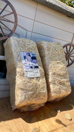 Decorative Straw Bales – Set of 2