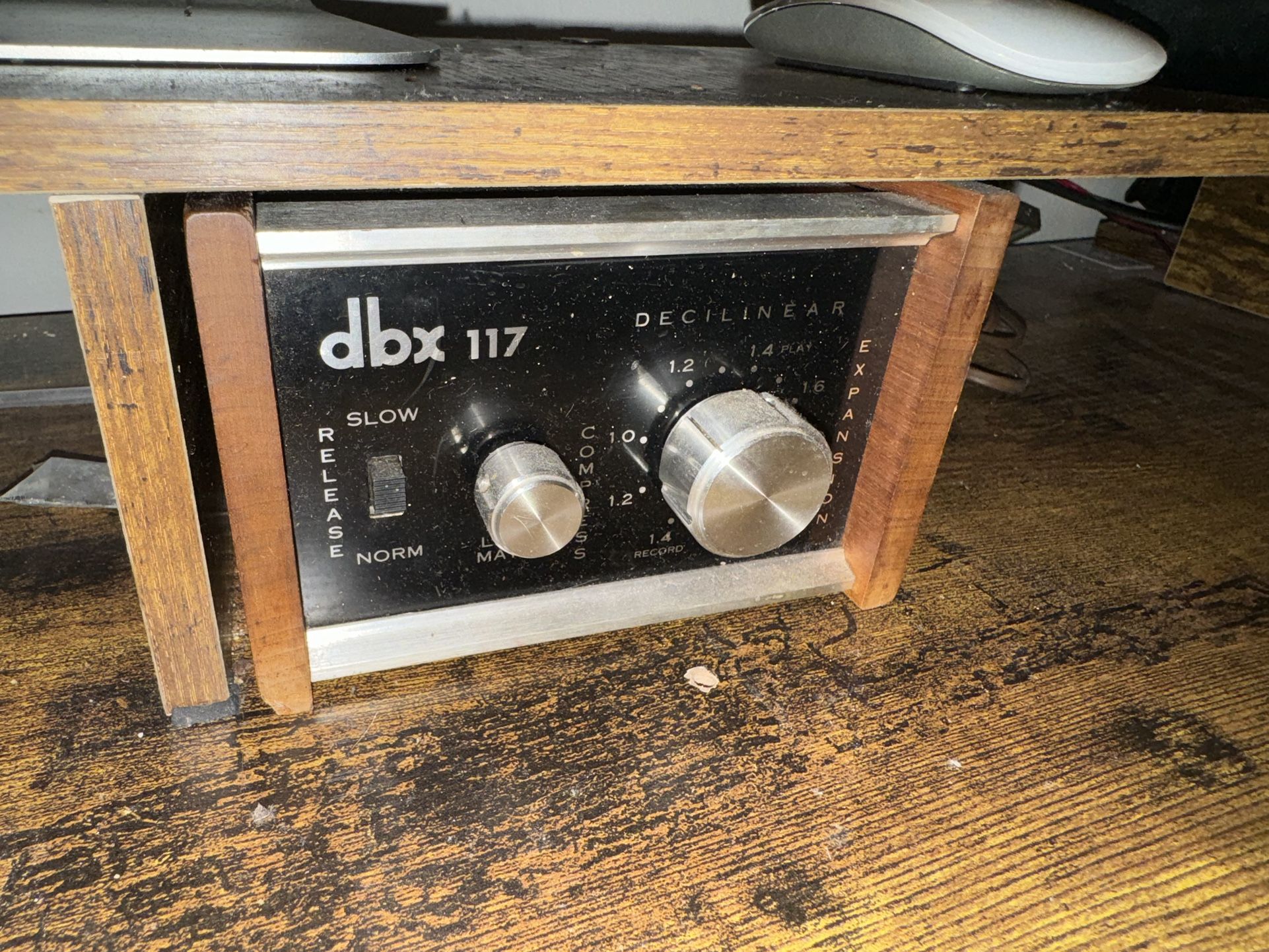 DBX 117 COMPRESSOR black
