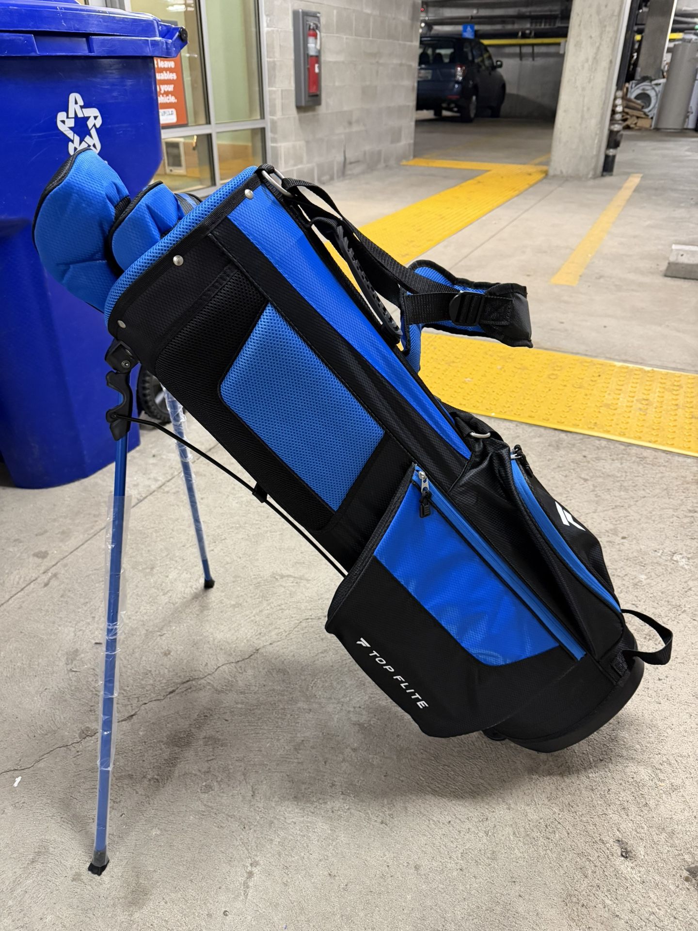 Golf Club Bag,  Empty And New 