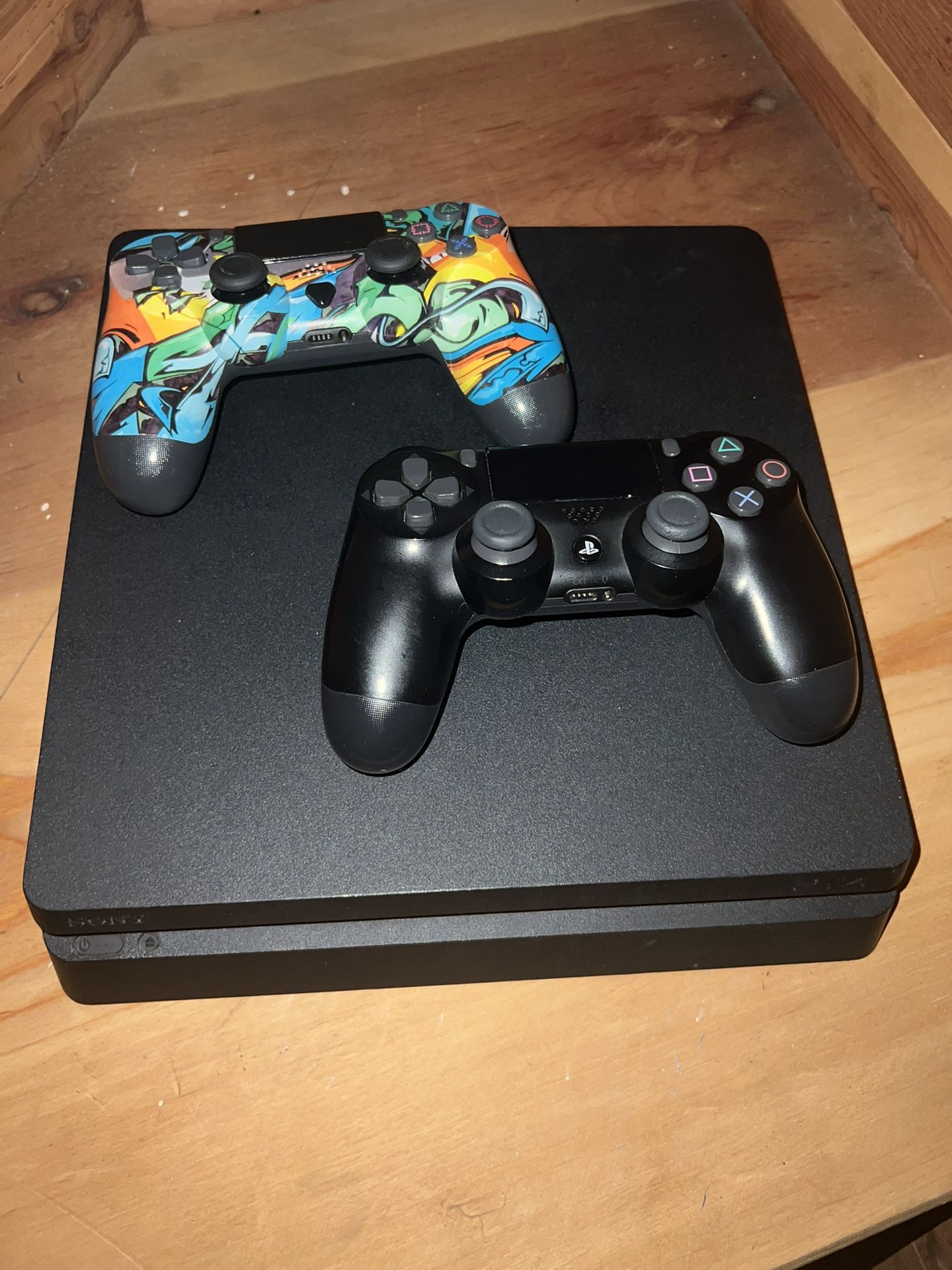 Playstation 4 (2 Controllers)
