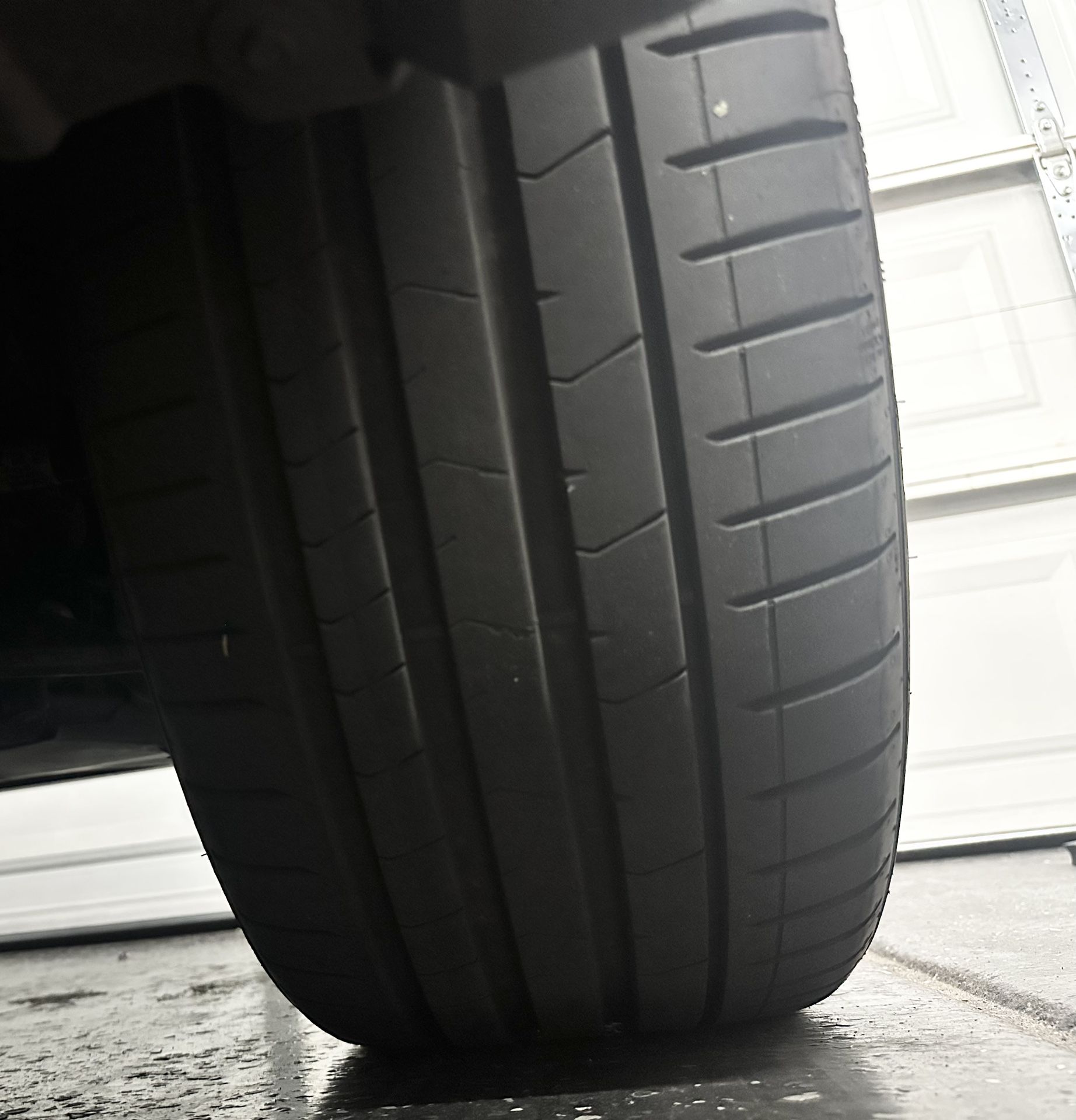 Pirelli P-Zero PZ4 *Like New* 245/40R21 Run flat